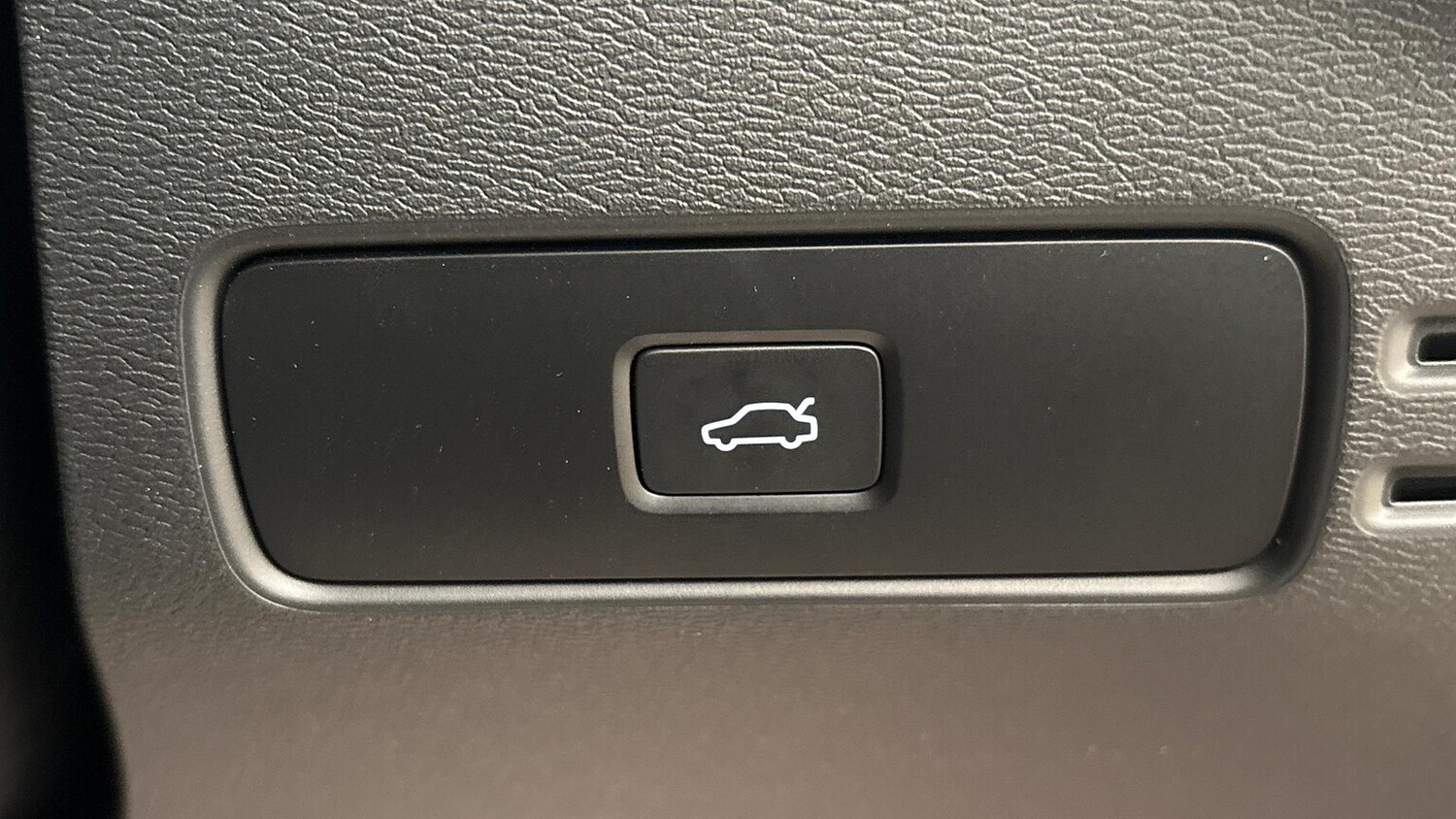 Used Volvo XC40 2024 for sale - 76064426: Photo 28
