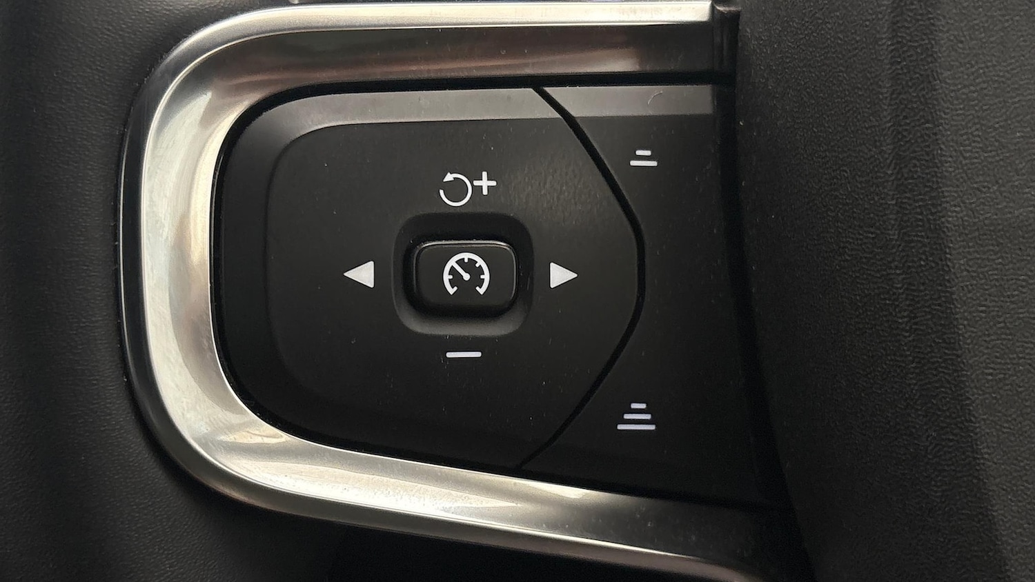 Used Volvo XC40 2024 for sale - 76064426: Photo 29