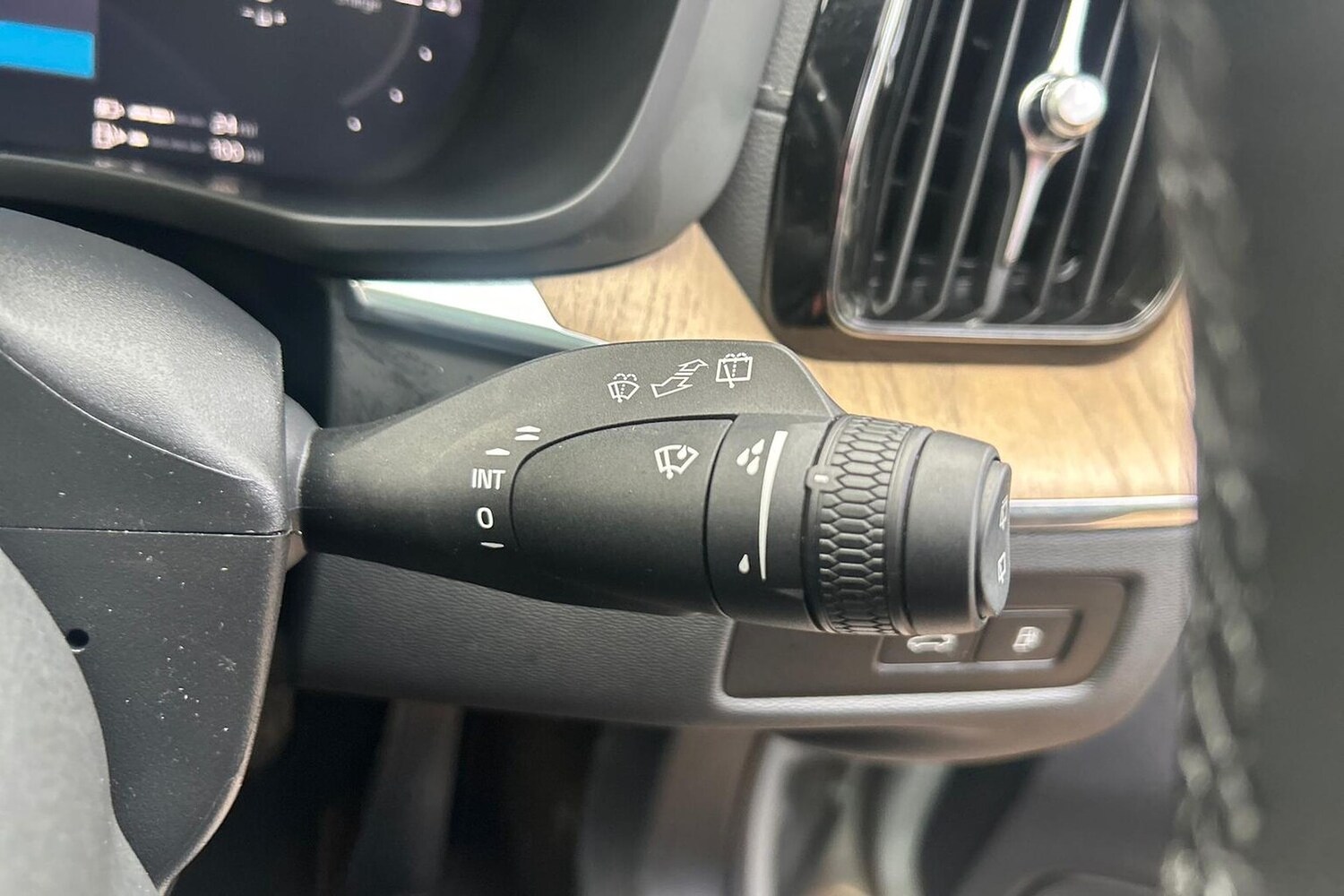 Used Volvo XC60 2025 for sale - 77715400: Photo 29