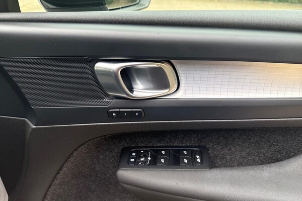 Used Volvo XC40 2023 for sale - 76313882: Photo 21