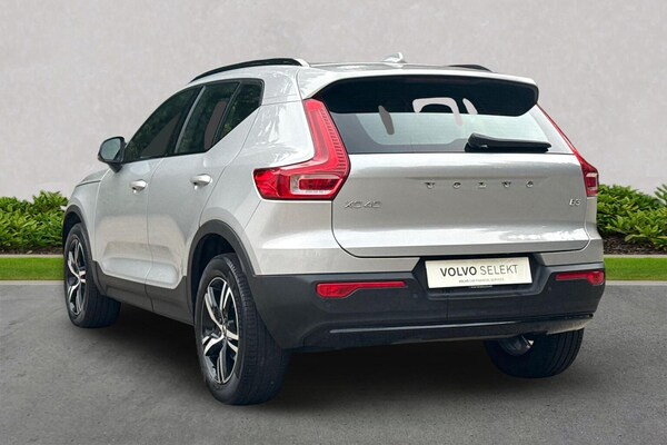 Used Volvo XC40 2023 for sale - 76313882: Photo 2