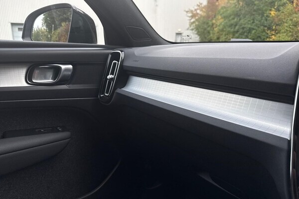 Used Volvo XC40 2023 for sale - 76313882: Photo 32