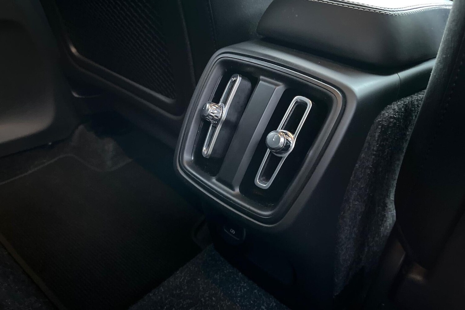 Used Volvo XC40 2020 for sale - 76521018: Photo 2