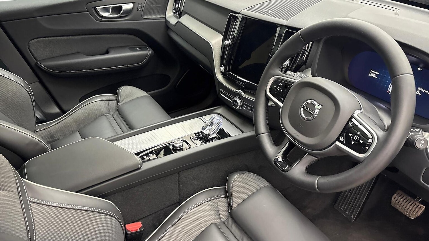 Used Volvo XC60 2025 for sale - 76413928: Photo 7