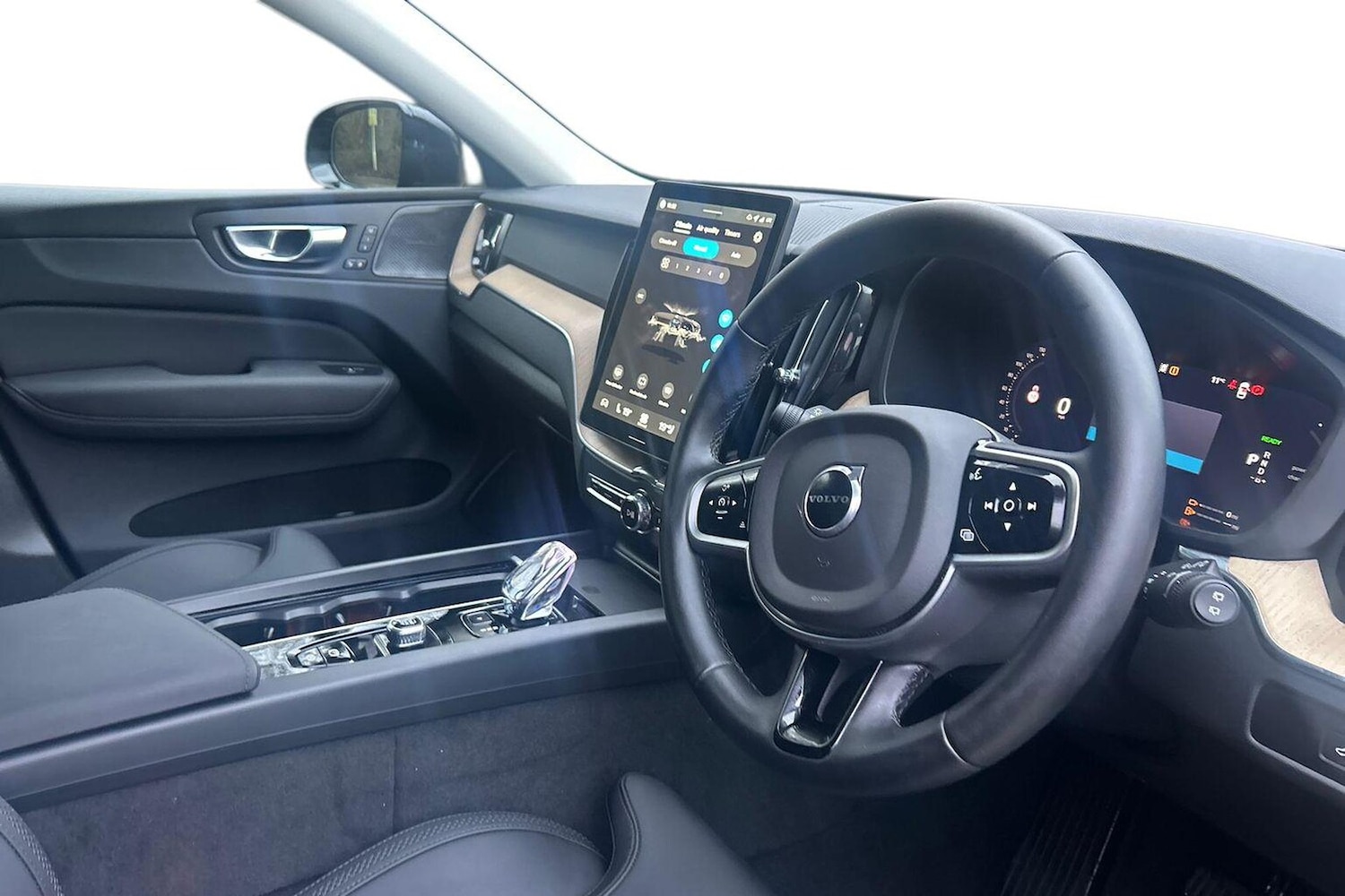 Used Volvo XC60 2025 for sale - 77802140: Photo 15