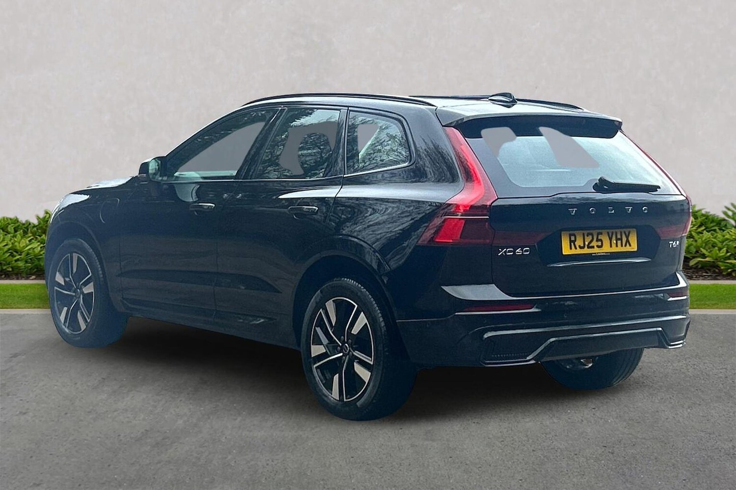 Used Volvo XC60 2025 for sale - 77802140: Photo 2