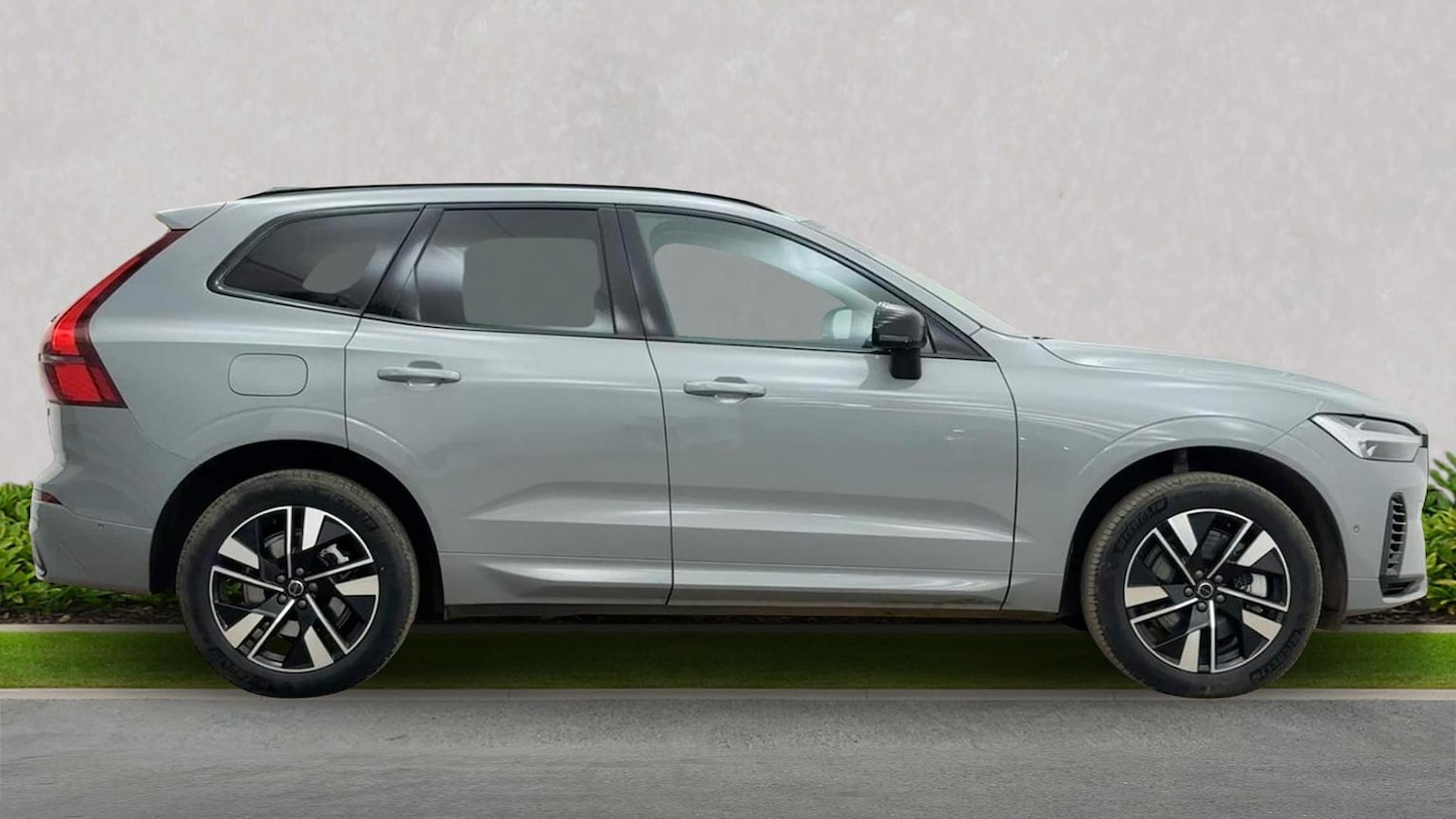 Used Volvo XC60 2025 for sale - 77813383: Photo 2