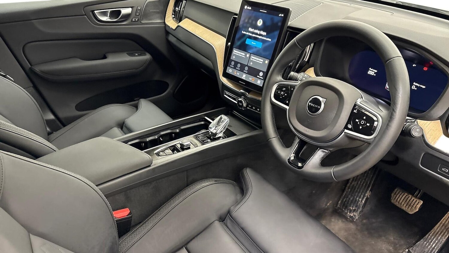 Used Volvo XC60 2025 for sale - 77813383: Photo 9