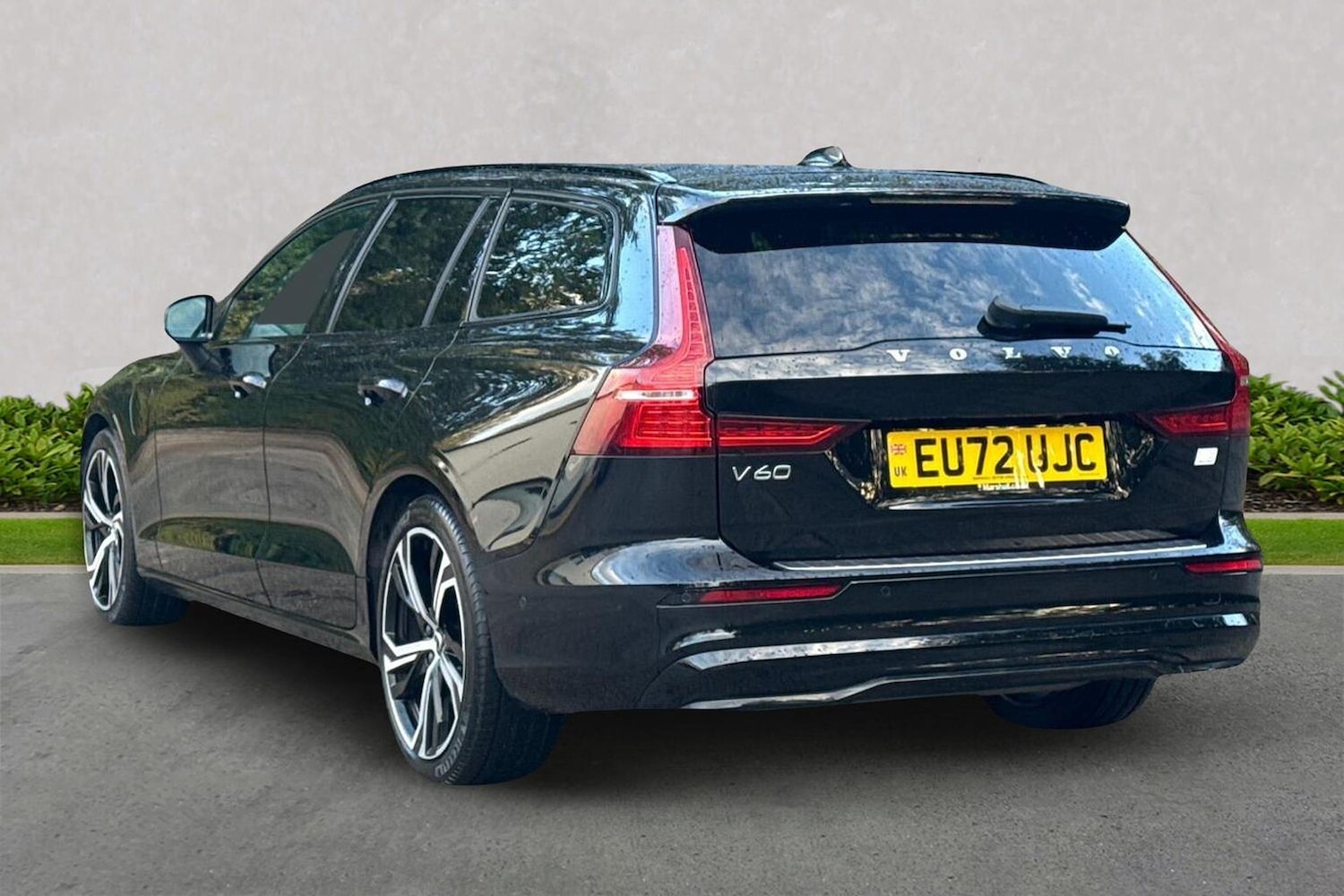 Used Volvo V60 2022 for sale - 76391707: Photo 2