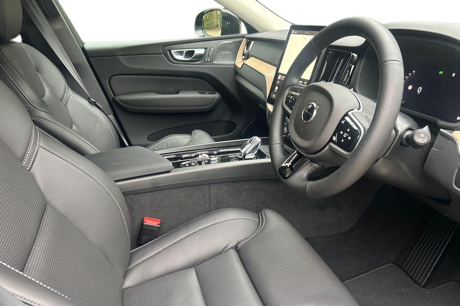 Used Volvo XC60 2025 for sale - 76305405: Photo 16