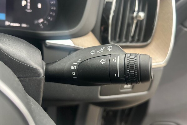 Used Volvo XC60 2025 for sale - 76305405: Photo 30