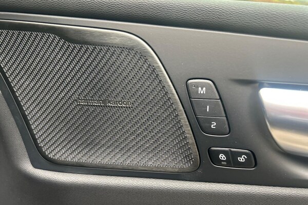 Used Volvo XC60 2025 for sale - 76305405: Photo 32