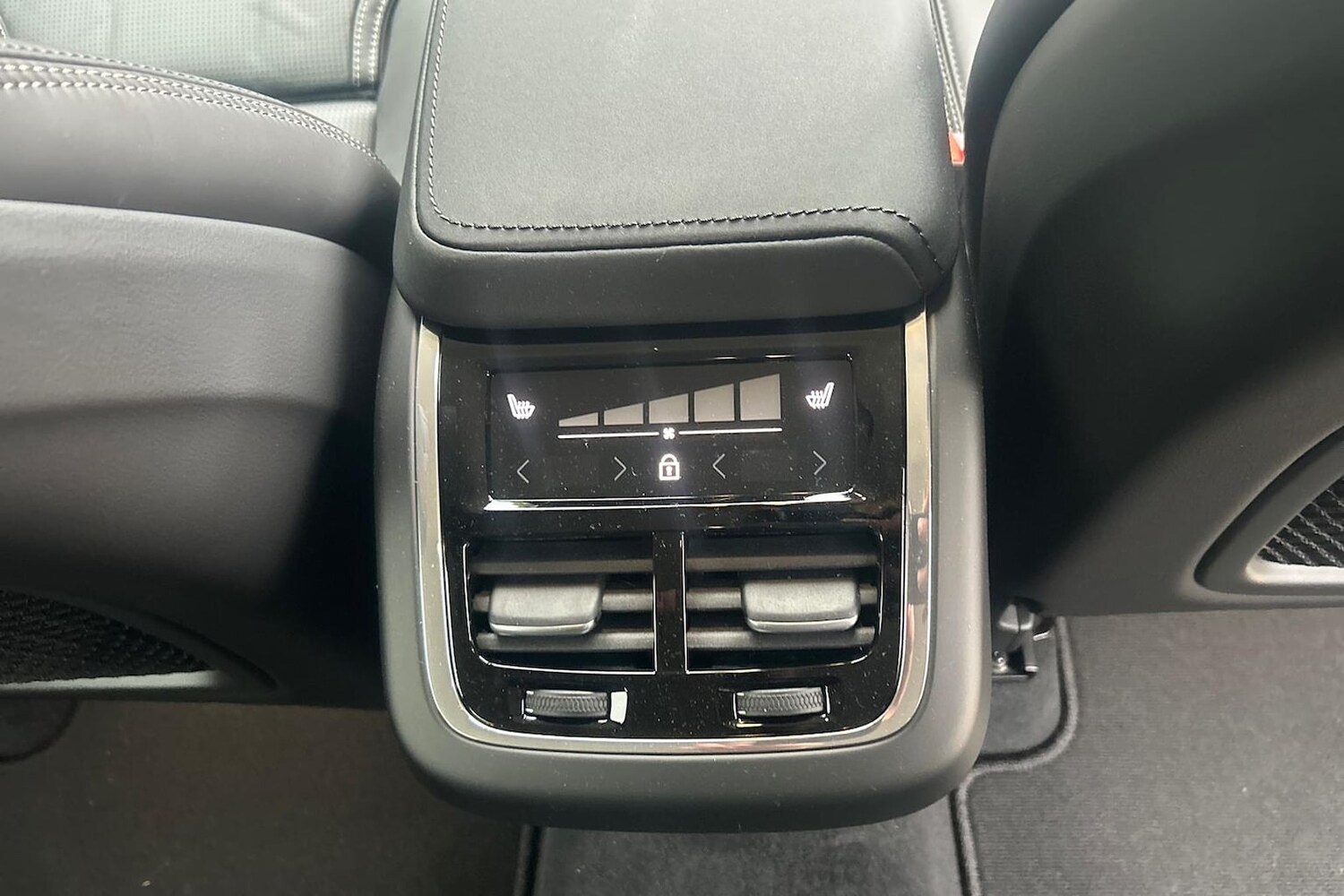 Used Volvo XC60 2025 for sale - 76305405: Photo 39