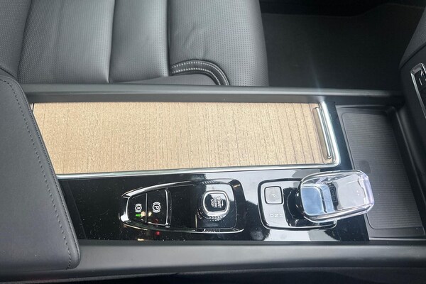 Used Volvo XC60 2025 for sale - 76305405: Photo 42