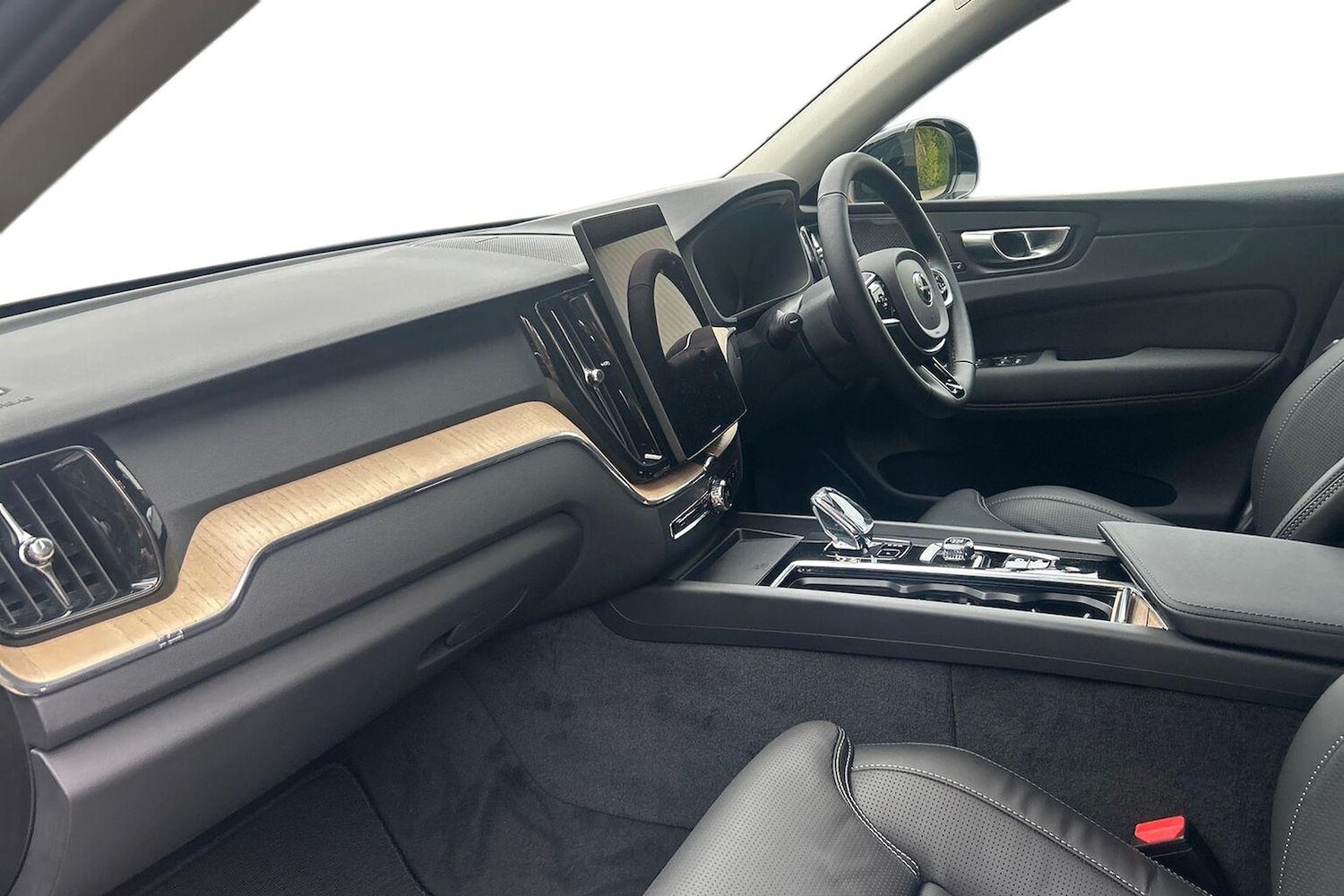 Used Volvo XC60 2025 for sale - 76305405: Photo 8