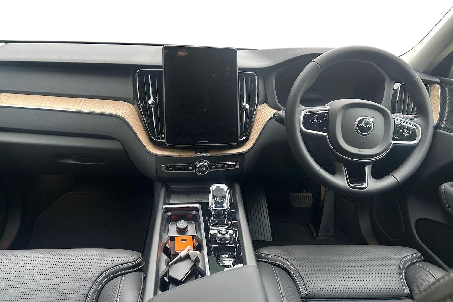 Used Volvo XC60 2025 for sale - 76305405: Photo 9