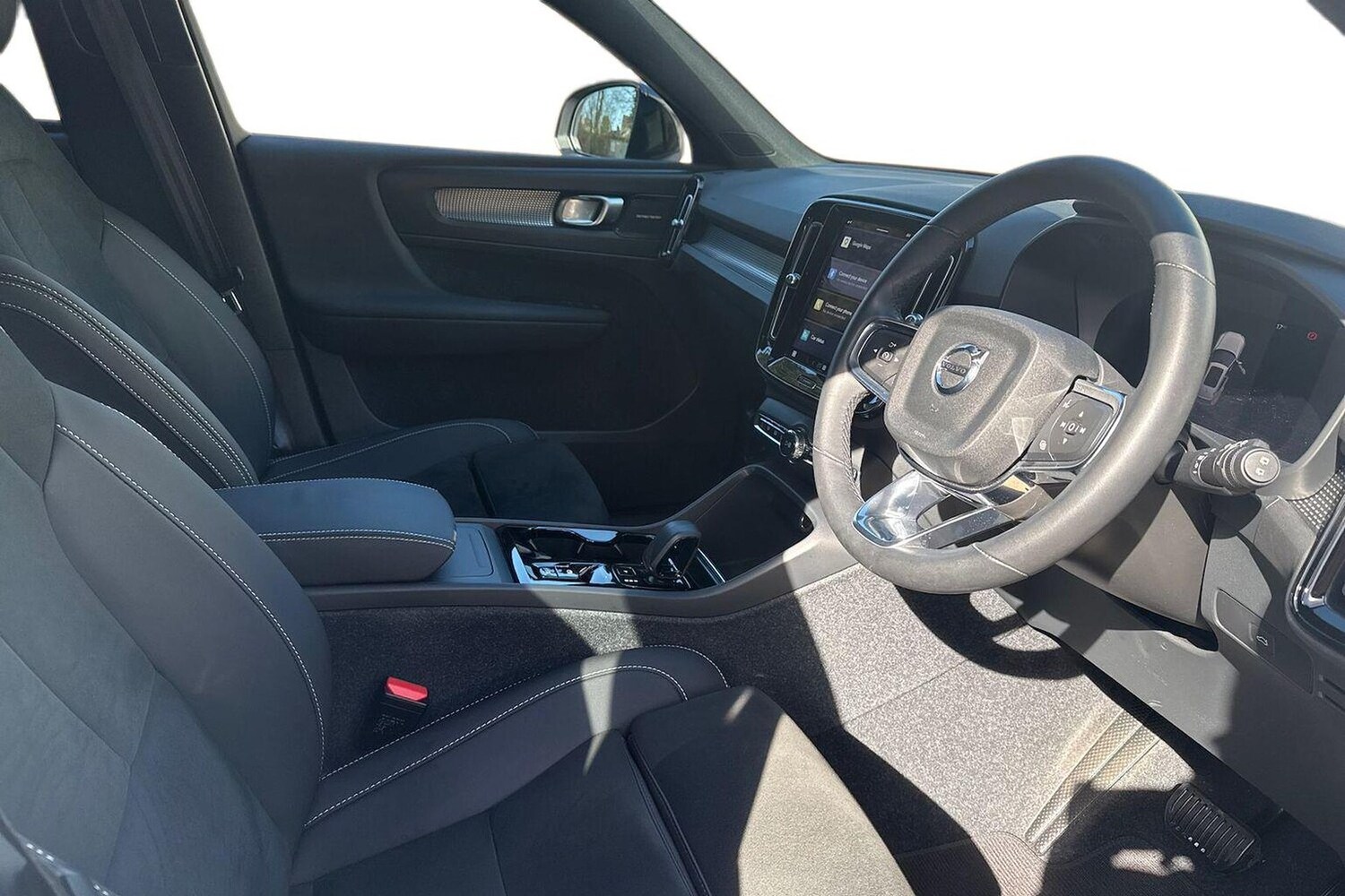 Used Volvo XC40 2023 for sale - 78192799: Photo 17