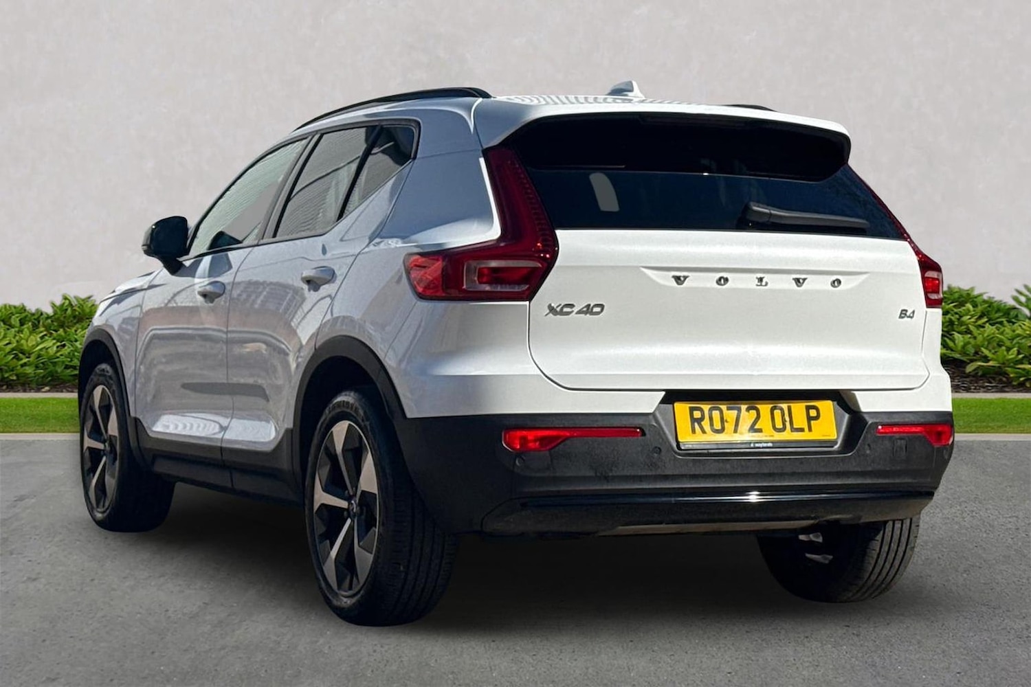 Used Volvo XC40 2023 for sale - 78192799: Photo 2