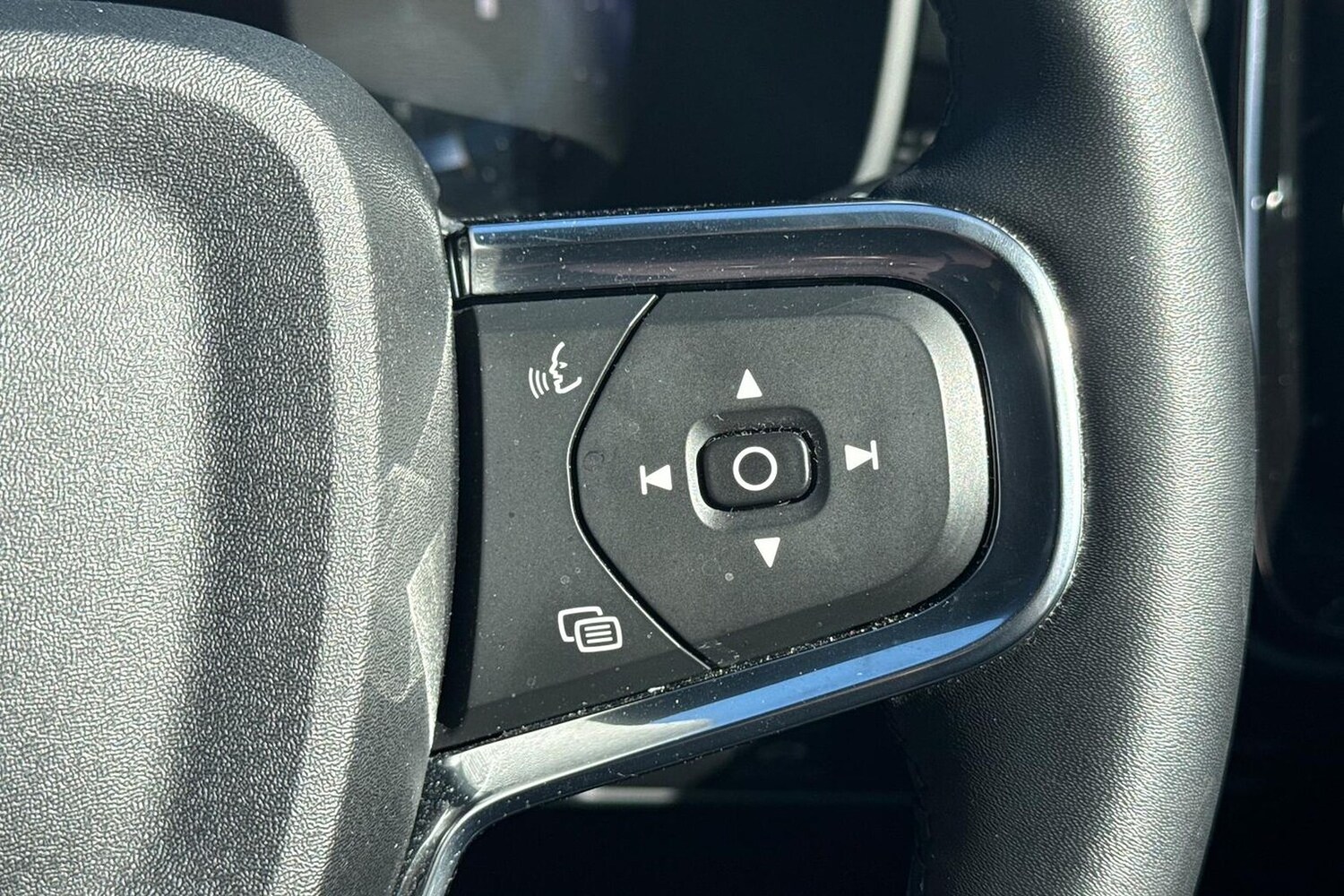 Used Volvo XC40 2023 for sale - 78192799: Photo 28