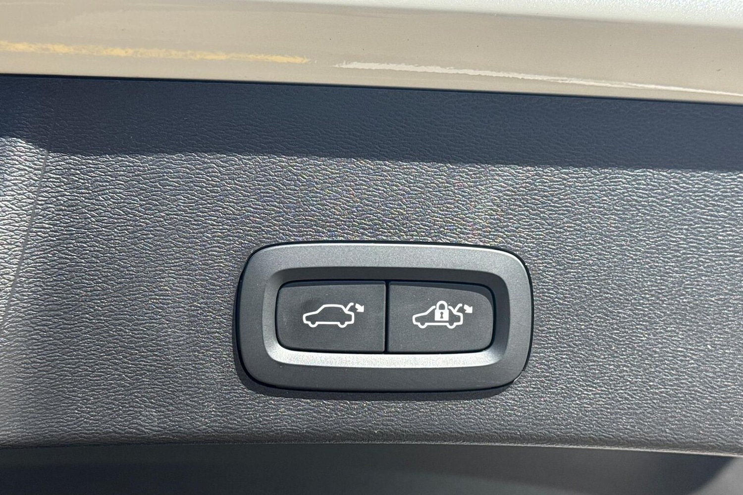 Used Volvo XC40 2023 for sale - 78192799: Photo 38