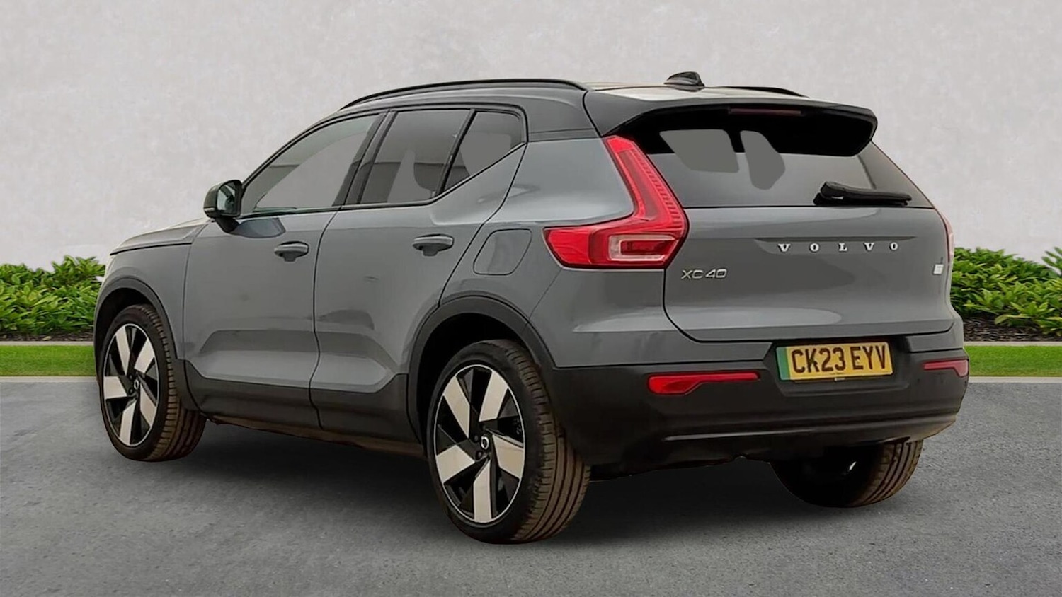 Used Volvo XC40 2023 for sale - 78192912: Photo 2