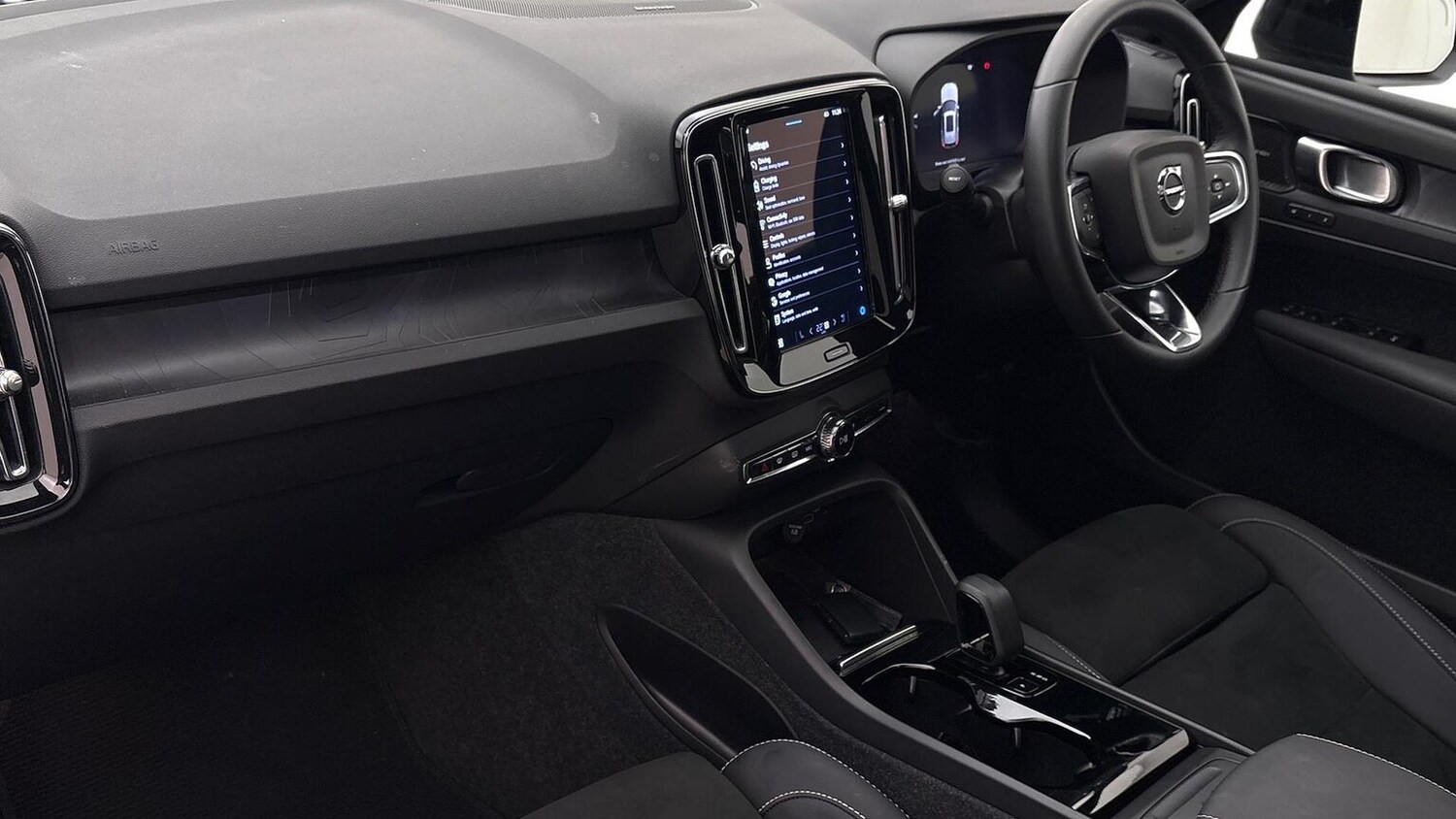 Used Volvo XC40 2023 for sale - 78192912: Photo 9