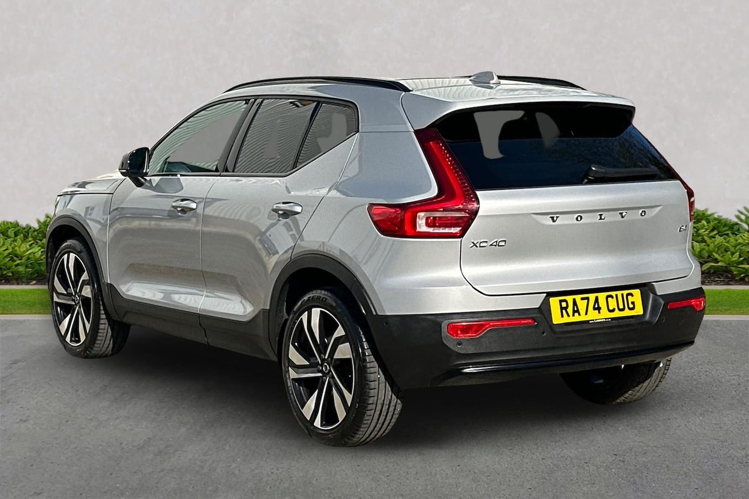 Used Volvo XC40 2025 for sale - 78145912: Photo 2