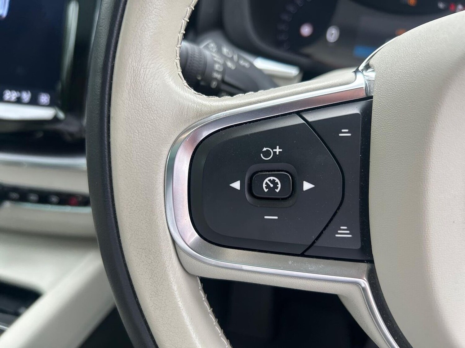 Used Volvo XC60 2022 for sale - 78192826: Photo 28