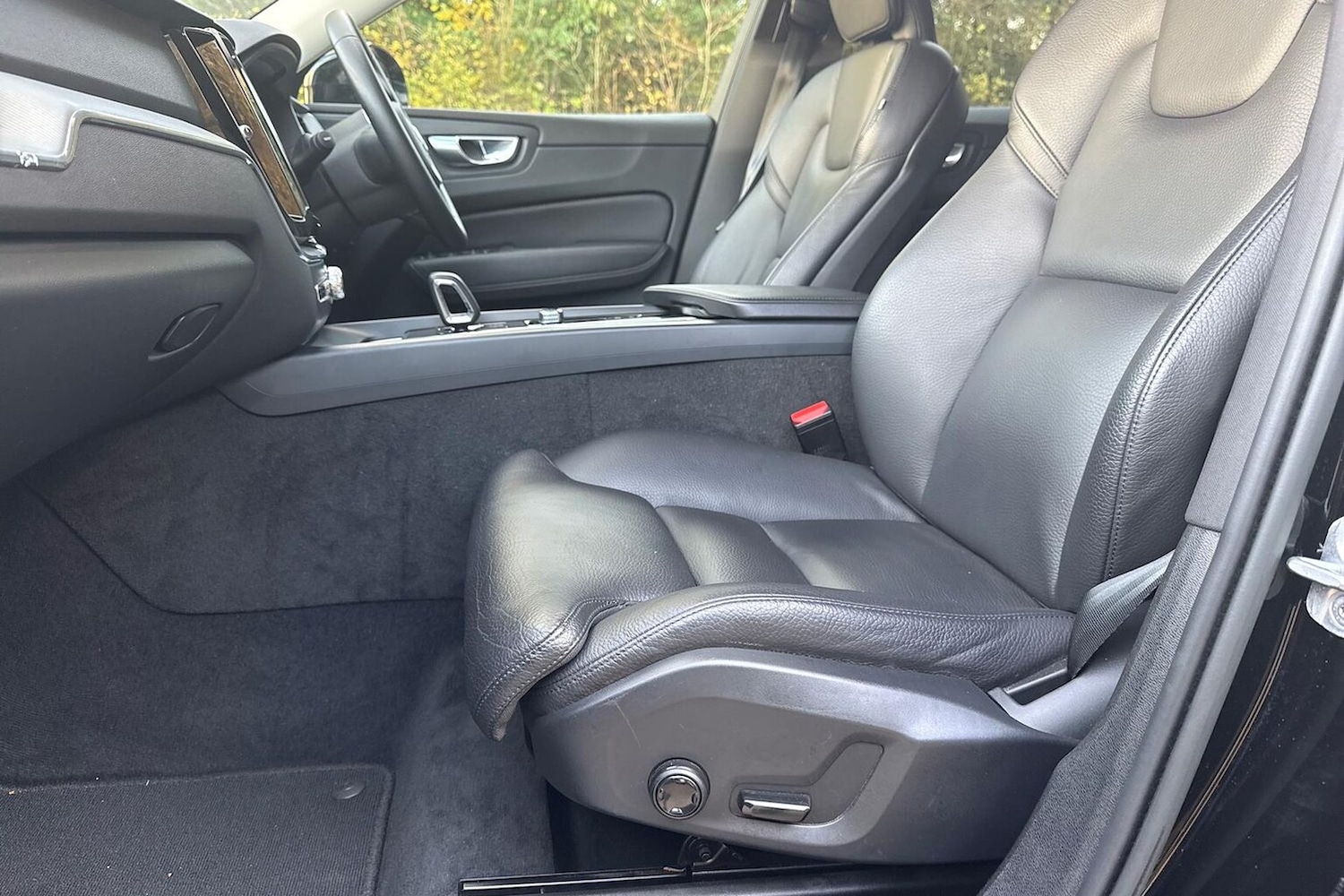 Used Volvo XC60 2022 for sale - 76559836: Photo 36