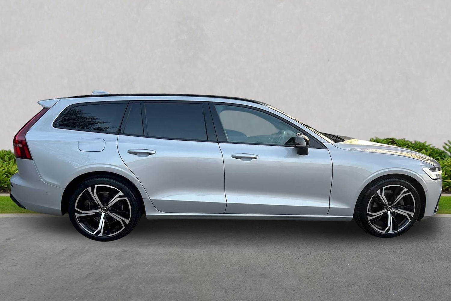 Used Volvo V60 2022 for sale - 78011616: Photo 3