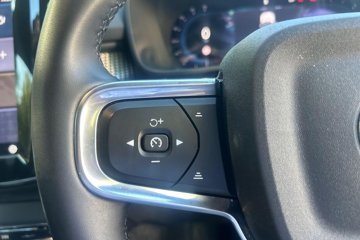 Used Volvo XC40 2025 for sale - 76770077: Photo 26