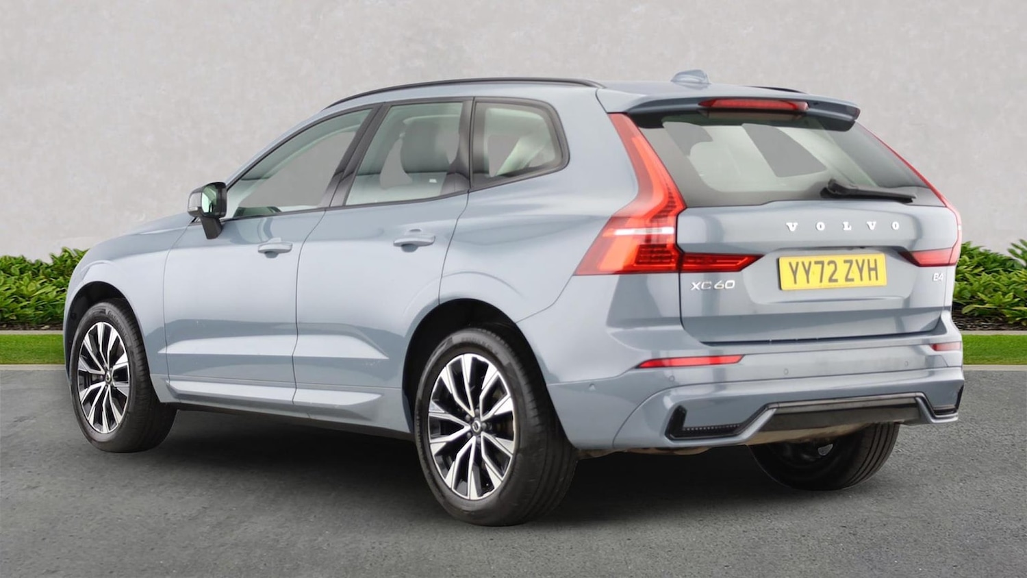 Used Volvo XC60 2023 for sale - 78192865: Photo 2