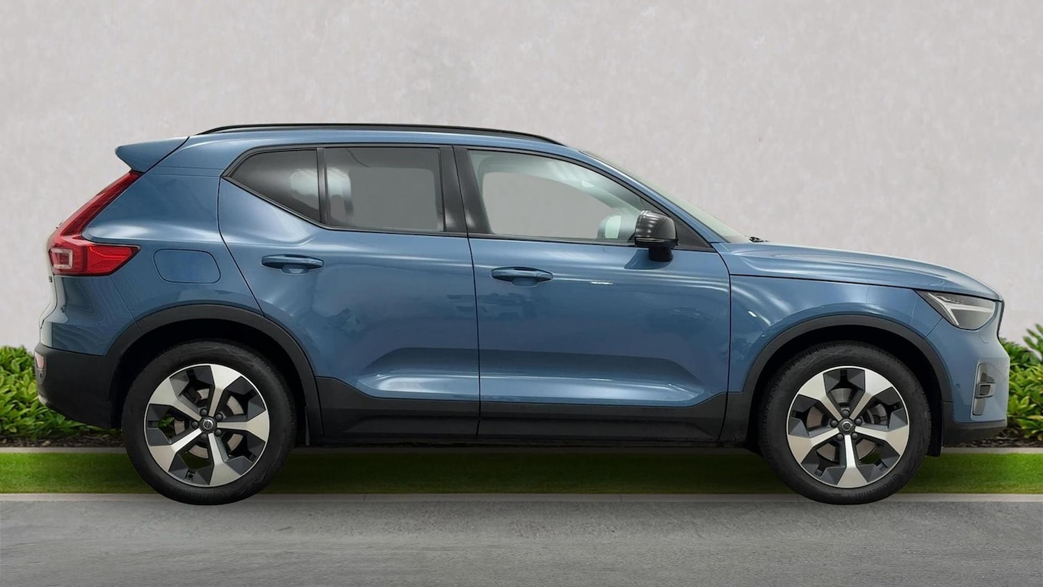 Used Volvo XC40 2022 for sale - 76757434: Photo 2