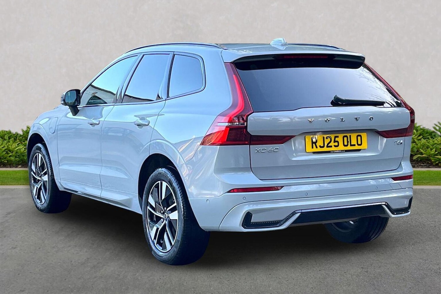 Used Volvo XC60 2025 for sale - 77888670: Photo 2