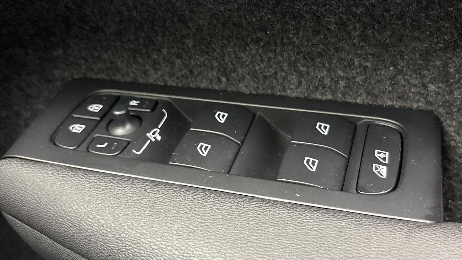 Used Volvo XC40 2025 for sale - 76413922: Photo 21