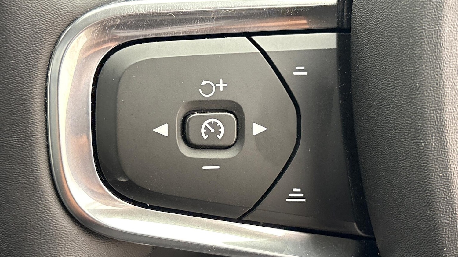 Used Volvo XC40 2025 for sale - 76413922: Photo 27