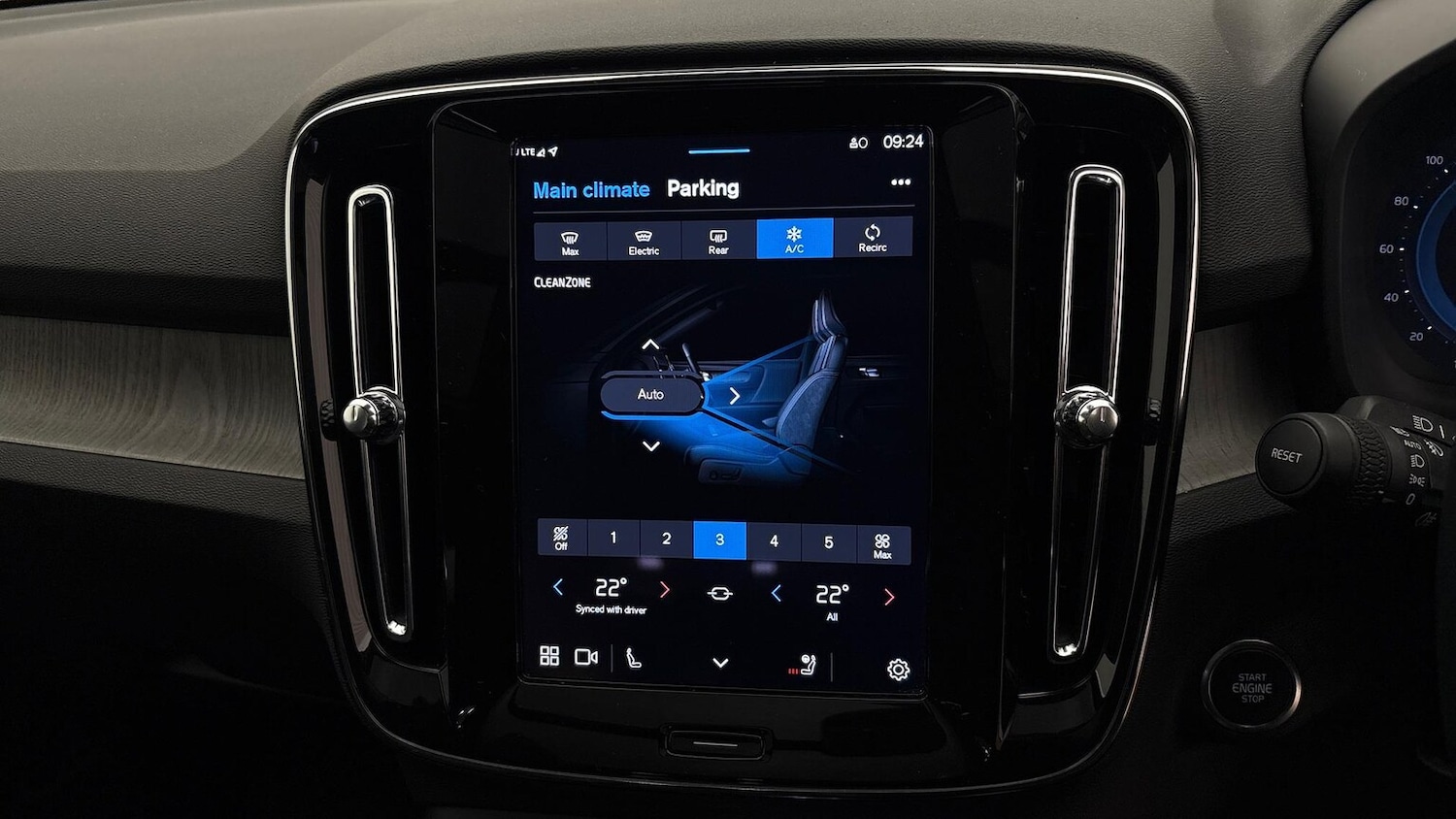 Used Volvo XC40 2025 for sale - 76413922: Photo 33