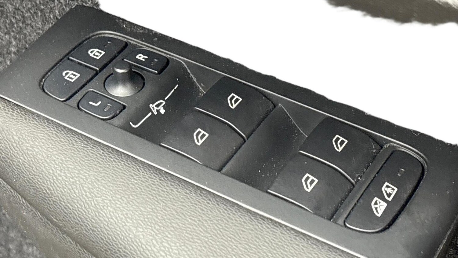 Used Volvo XC40 2024 for sale - 76628169: Photo 20