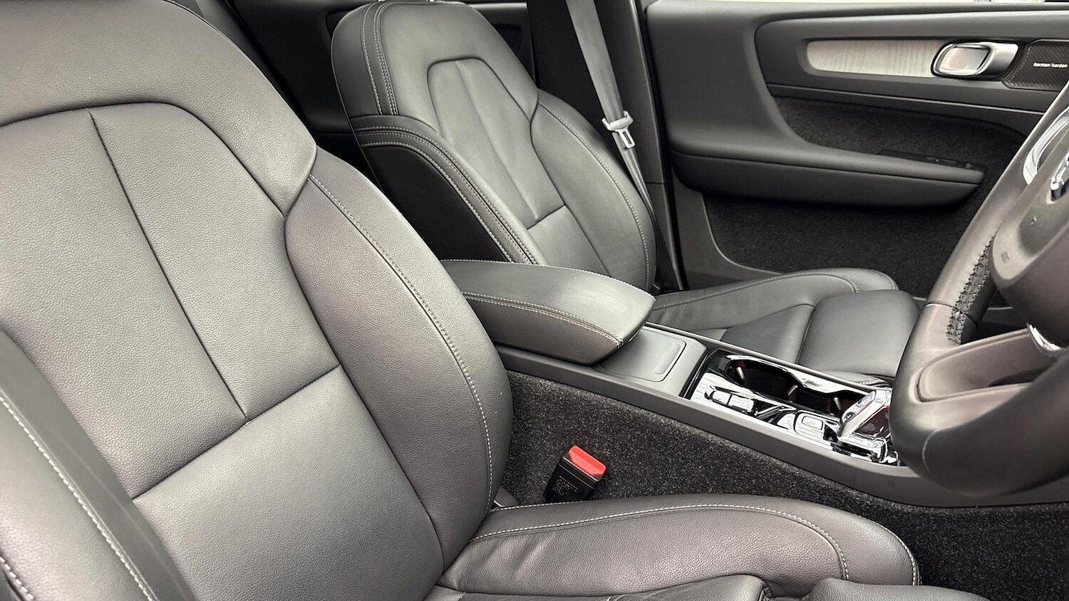 Used Volvo XC40 2024 for sale - 76628169: Photo 24