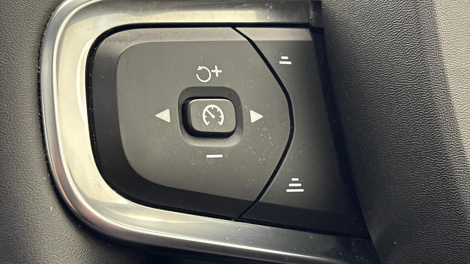 Used Volvo XC40 2024 for sale - 76628169: Photo 26