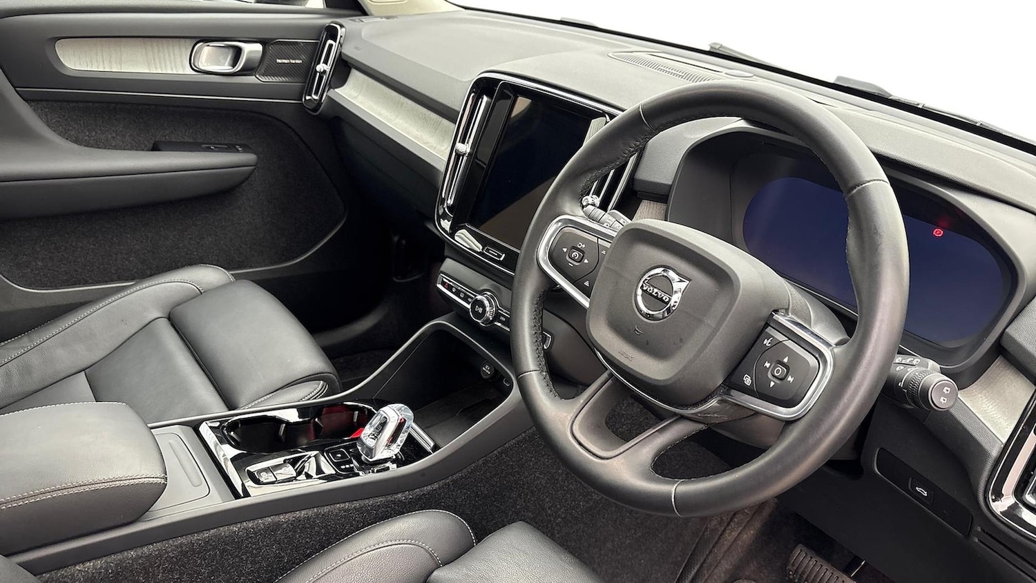 Used Volvo XC40 2024 for sale - 76628169: Photo 7