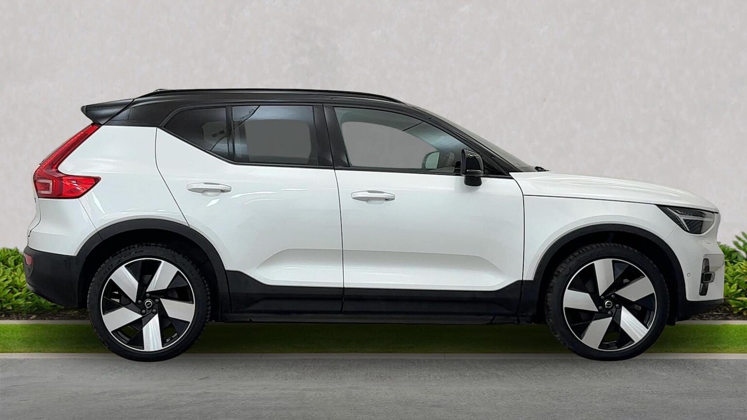 Used Volvo XC40 2022 for sale - 76437278: Photo 2