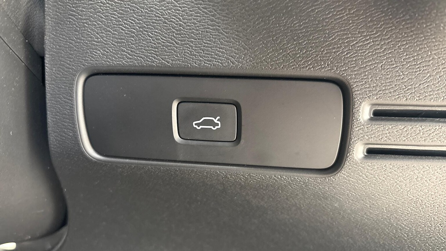 Used Volvo XC40 2022 for sale - 76437278: Photo 28