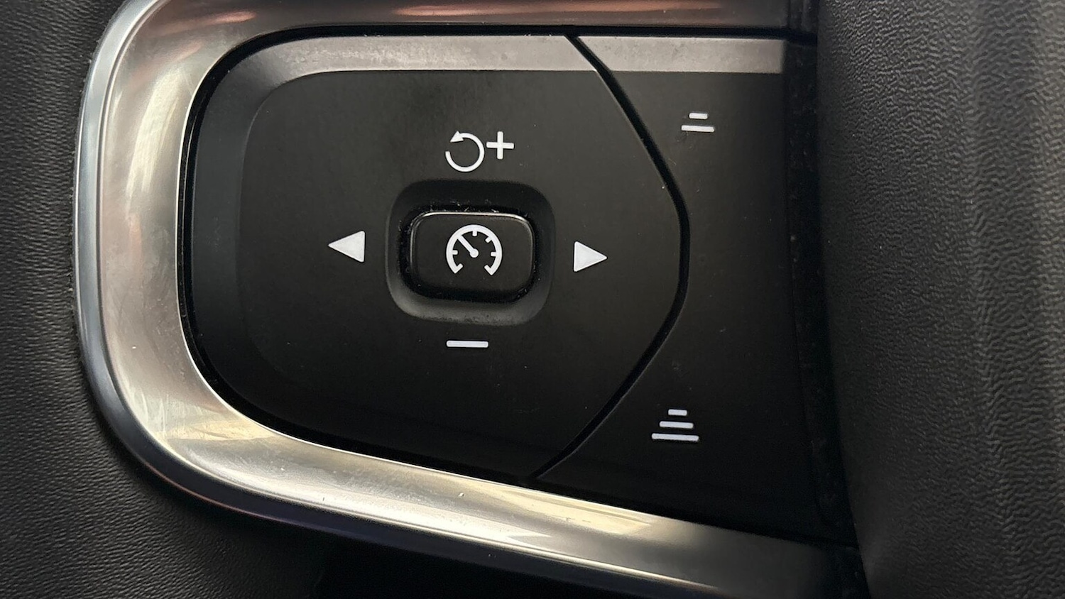 Used Volvo XC40 2022 for sale - 76437278: Photo 29