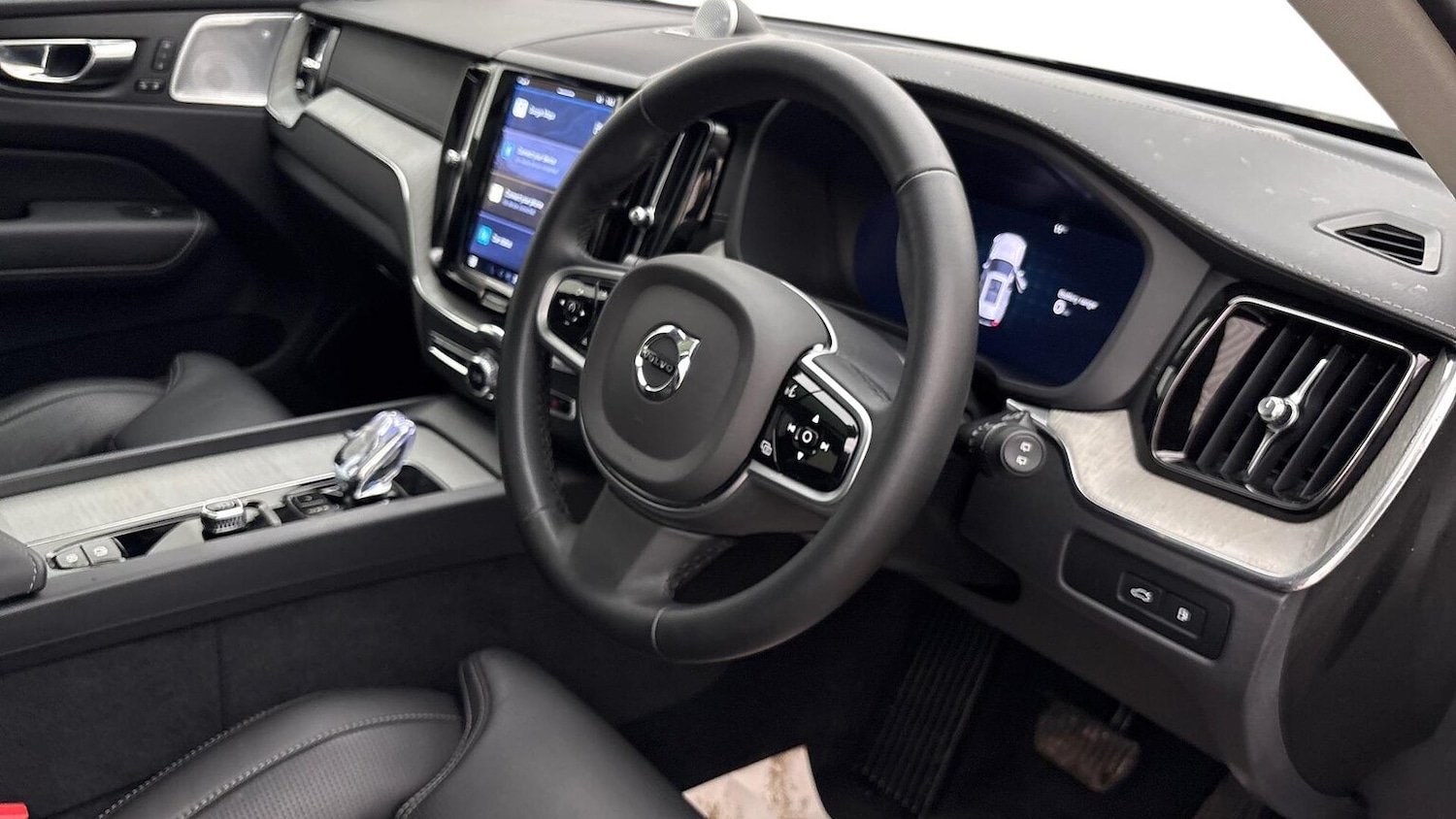 Used Volvo XC60 2025 for sale - 77846715: Photo 9