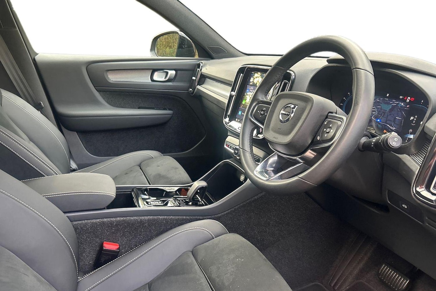 Used Volvo XC40 2025 for sale - 76741201: Photo 15