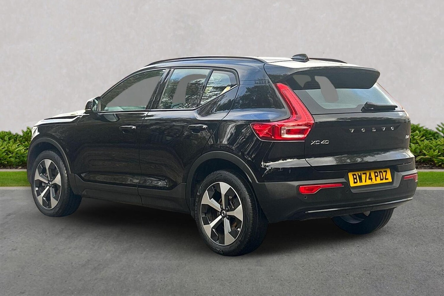 Used Volvo XC40 2025 for sale - 76741201: Photo 2
