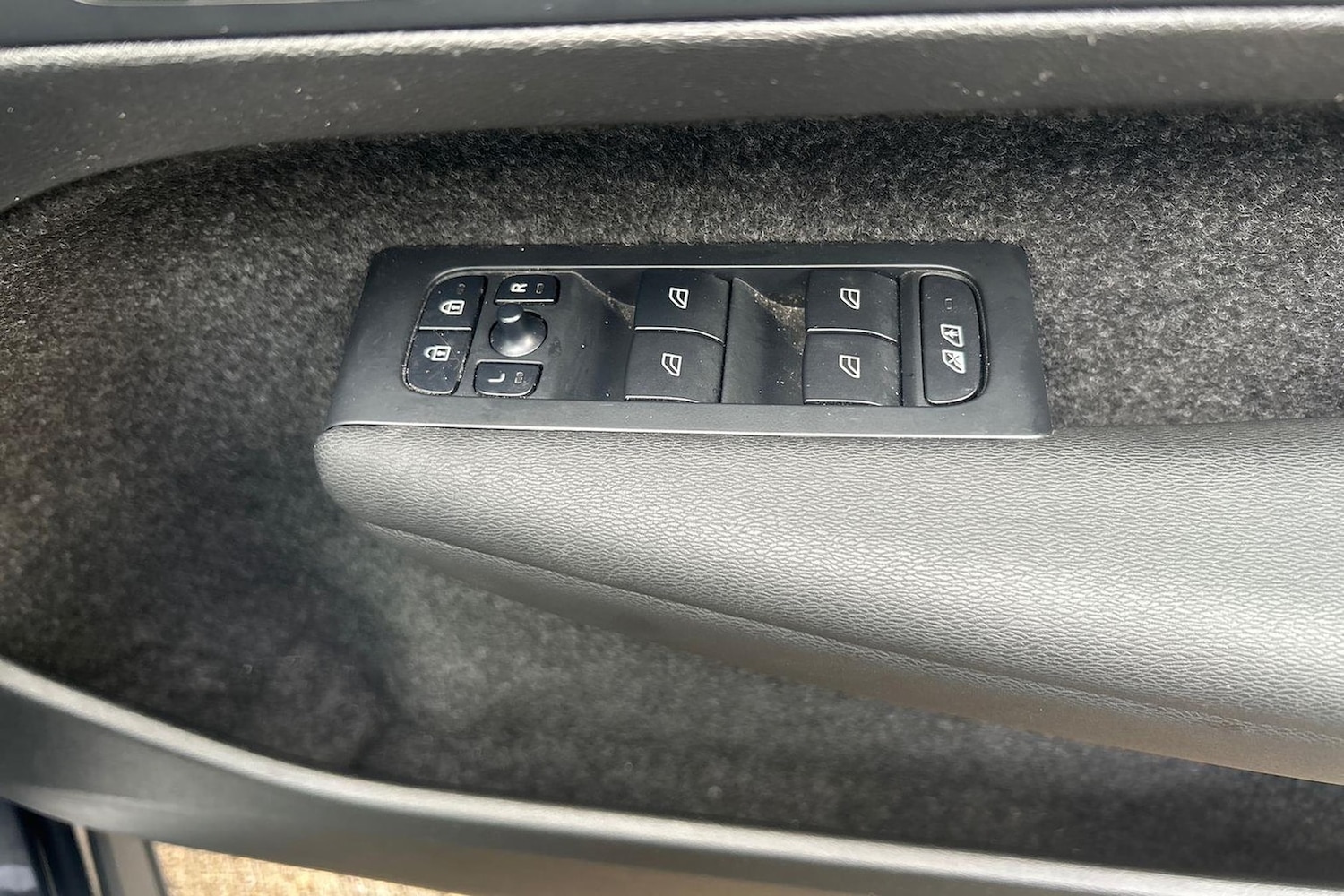 Used Volvo XC40 2025 for sale - 76741201: Photo 21