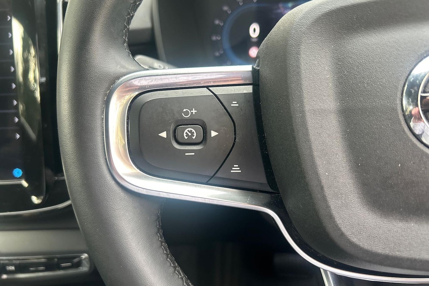 Used Volvo XC40 2025 for sale - 76741201: Photo 26