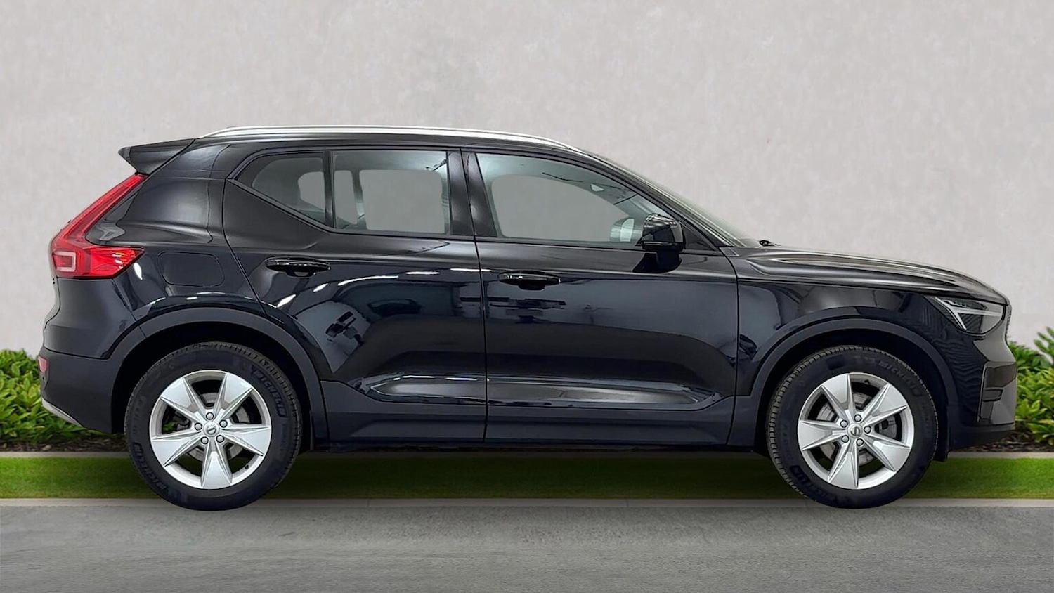 Used Volvo XC40 2025 for sale - 76650208: Photo 2